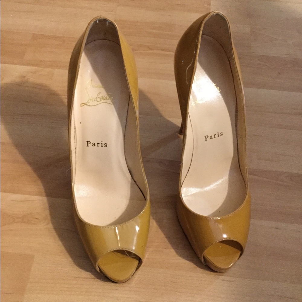 Loboutin pumps genuine and Pantene leather gently used
